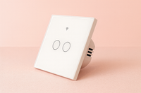 Interrupteur connecté tactile Blanc 2 allumages sur fond rose