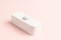 Capteur de mouvement sur fond rose