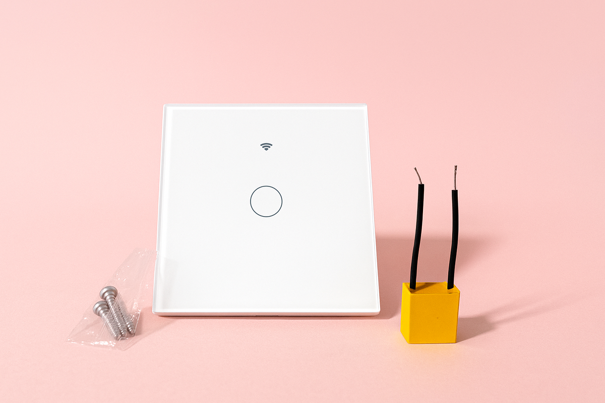 interrupteur connecté tactile blanc et ses accesoires sur un fond rose