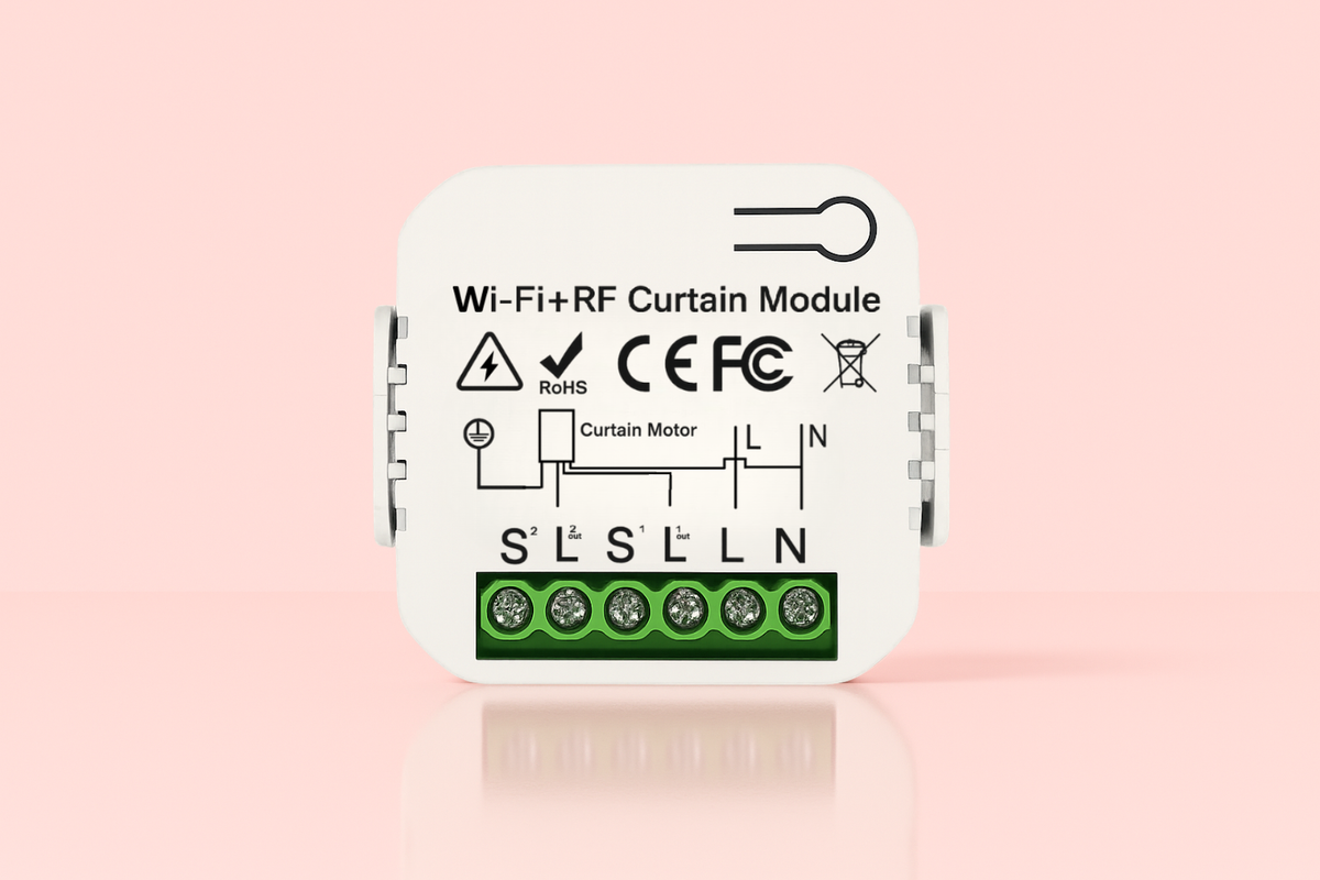 volet roulant module wifi sur fond rose
