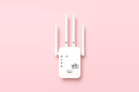 un repeater wifi sur fon rose